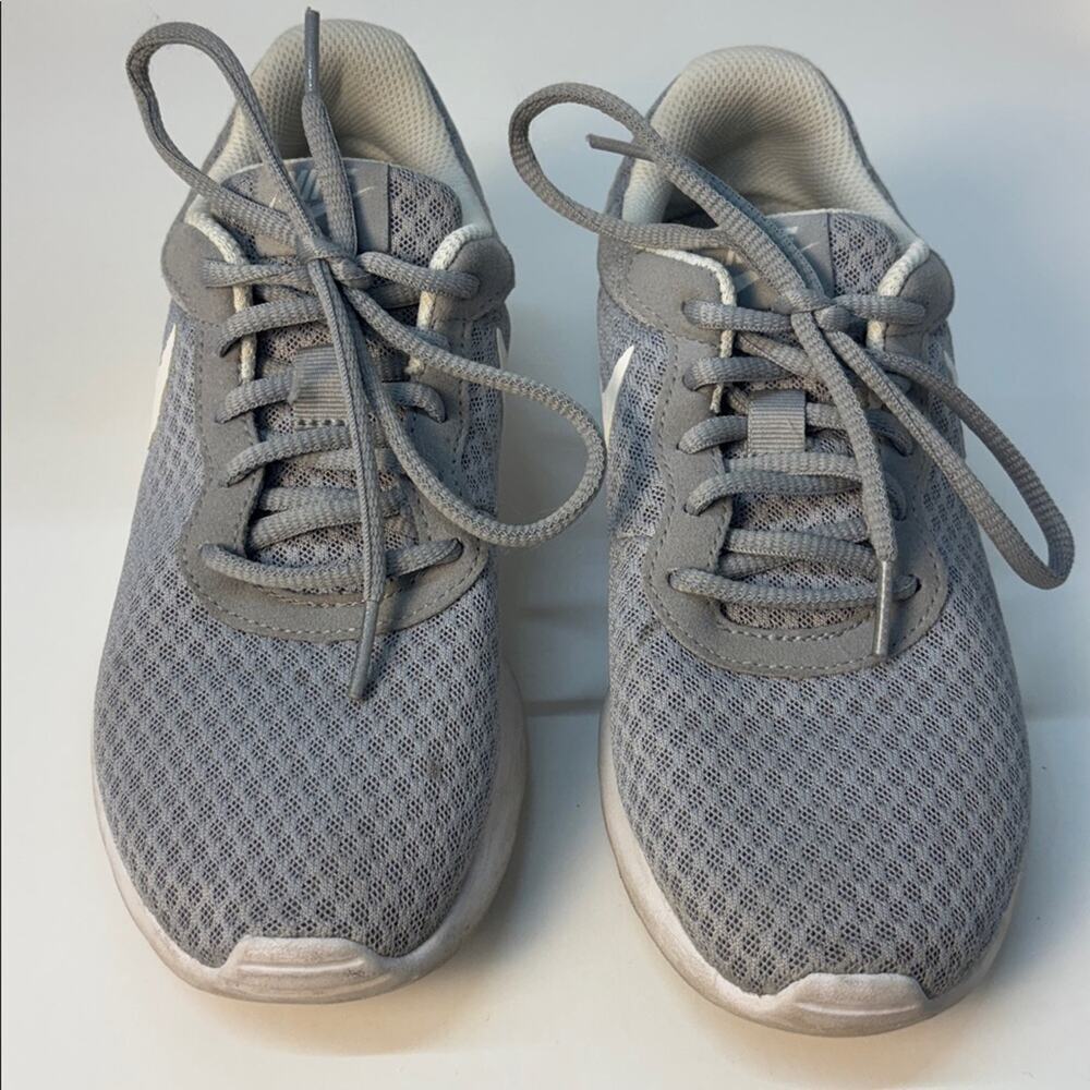 Nike Gray Mesh Running Shoes Sneakers Womens US 6.5 Lightweight Walking Trainer